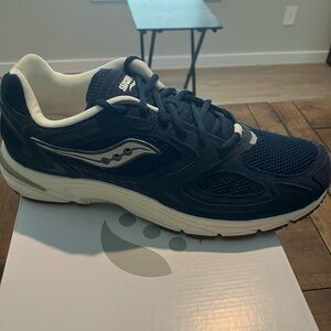 Saucony Grid Jazz 9 in Navy and White